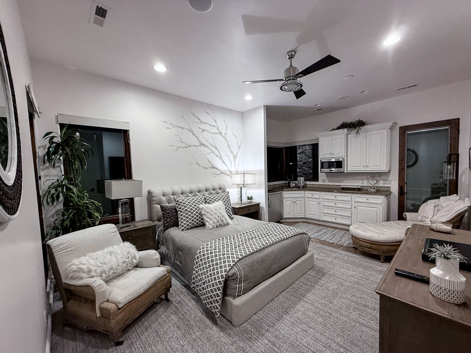 Suite with kitchenette